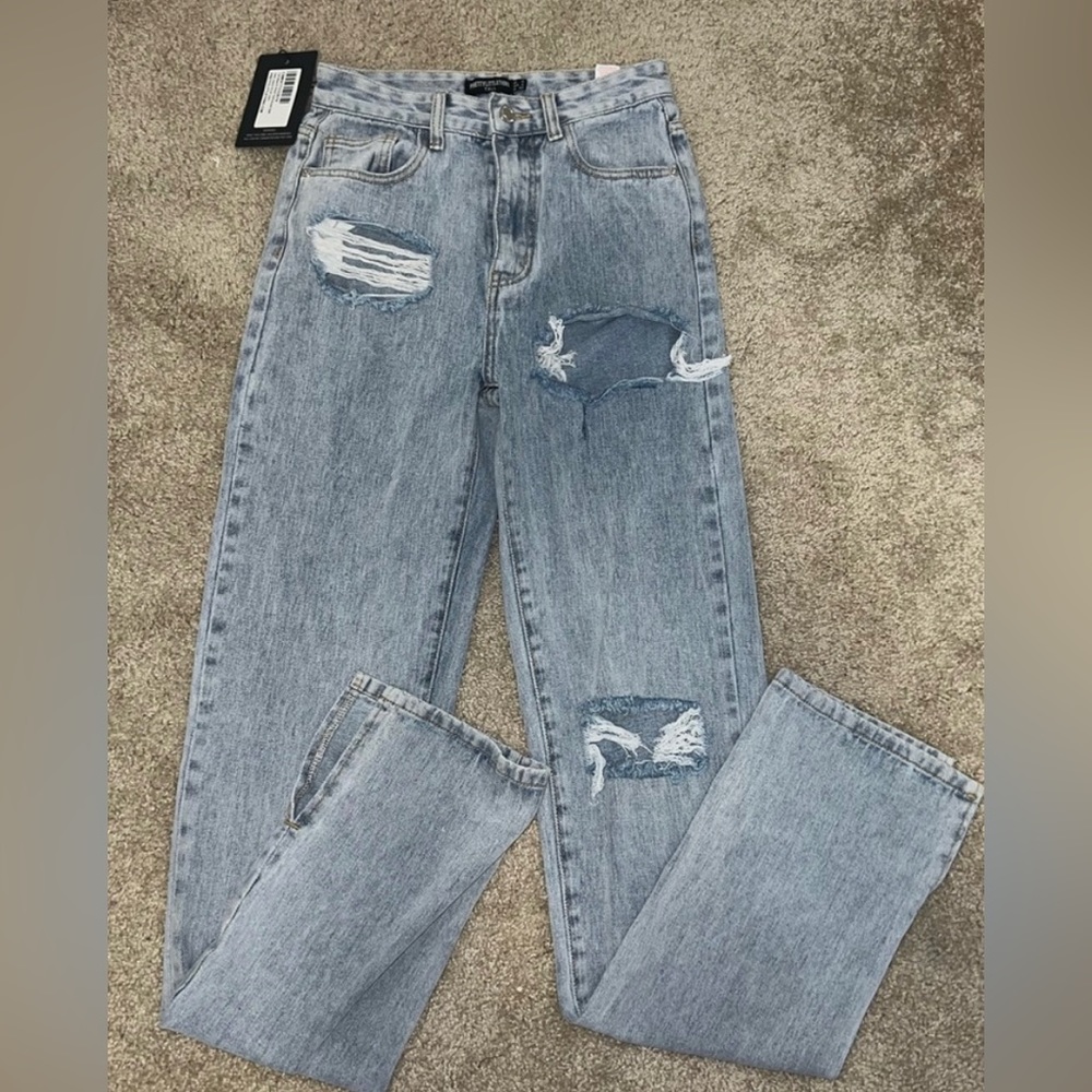 Tall bleach distressed denim split hem jeans - Pretty Little Thing